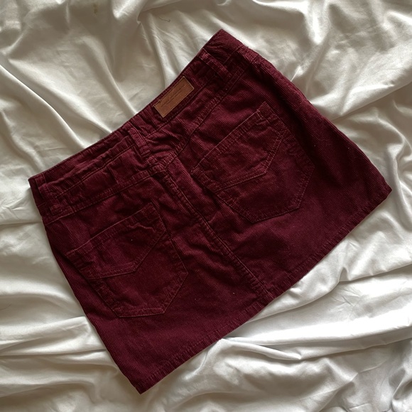 H&M corduroy maroon mini skirt ❤️ - Picture 3 of 3